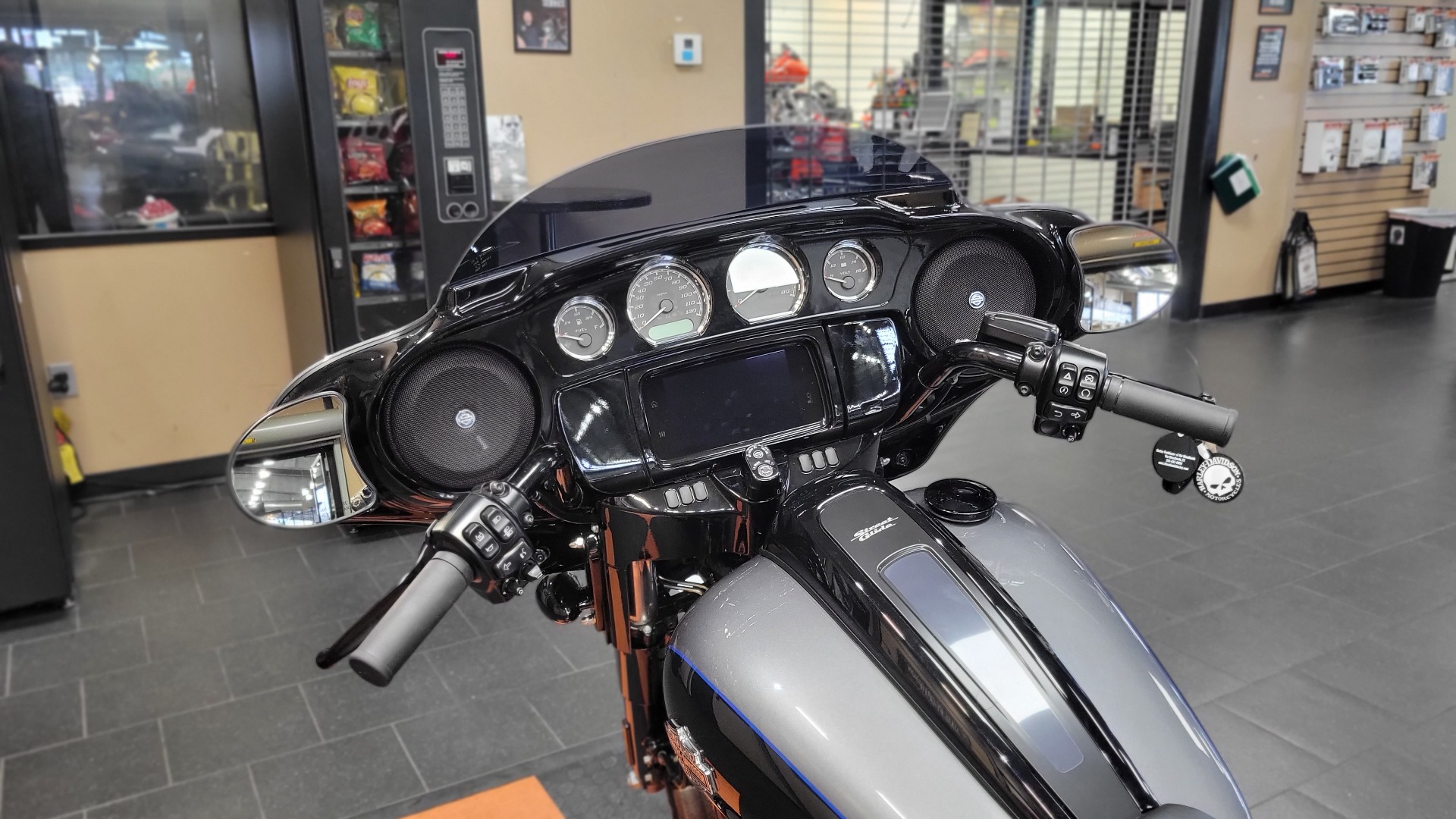 2021 Harley-Davidson Street Glide® Special in The Woodlands, Texas - Photo 11