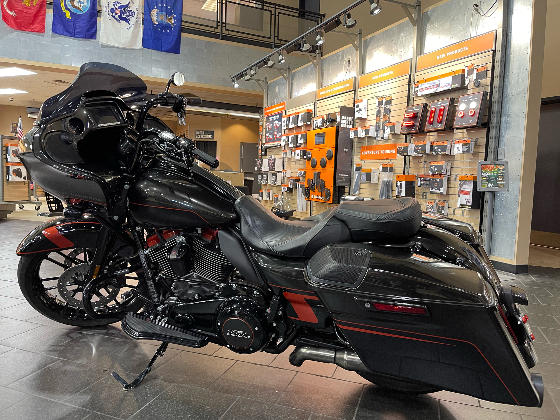 2018 Harley-Davidson CVO™ Road Glide® in The Woodlands, Texas - Photo 4
