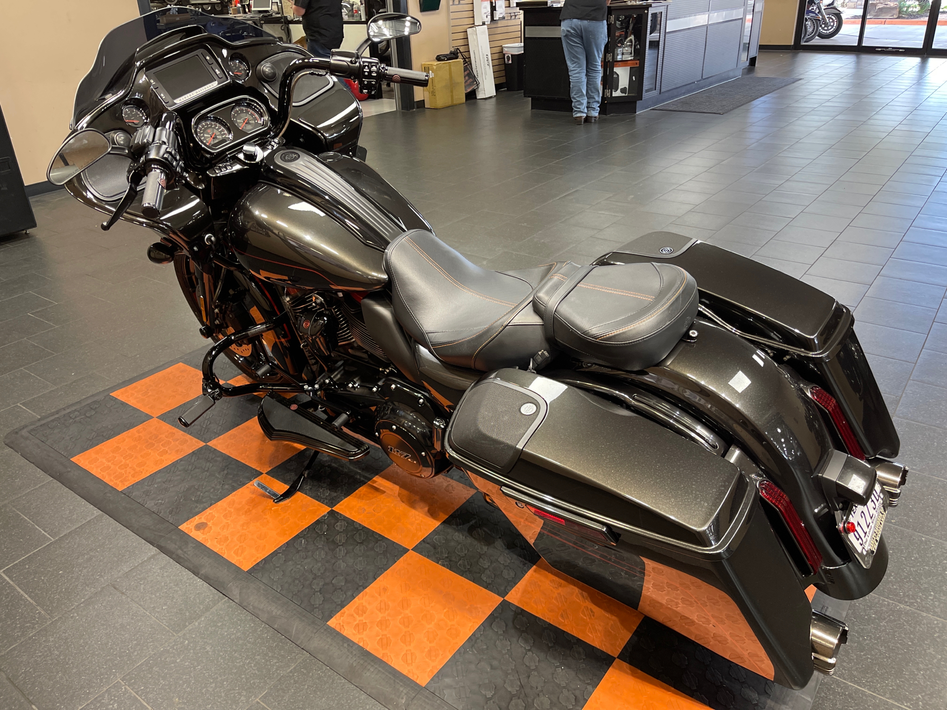 2018 Harley-Davidson CVO™ Road Glide® in The Woodlands, Texas - Photo 4