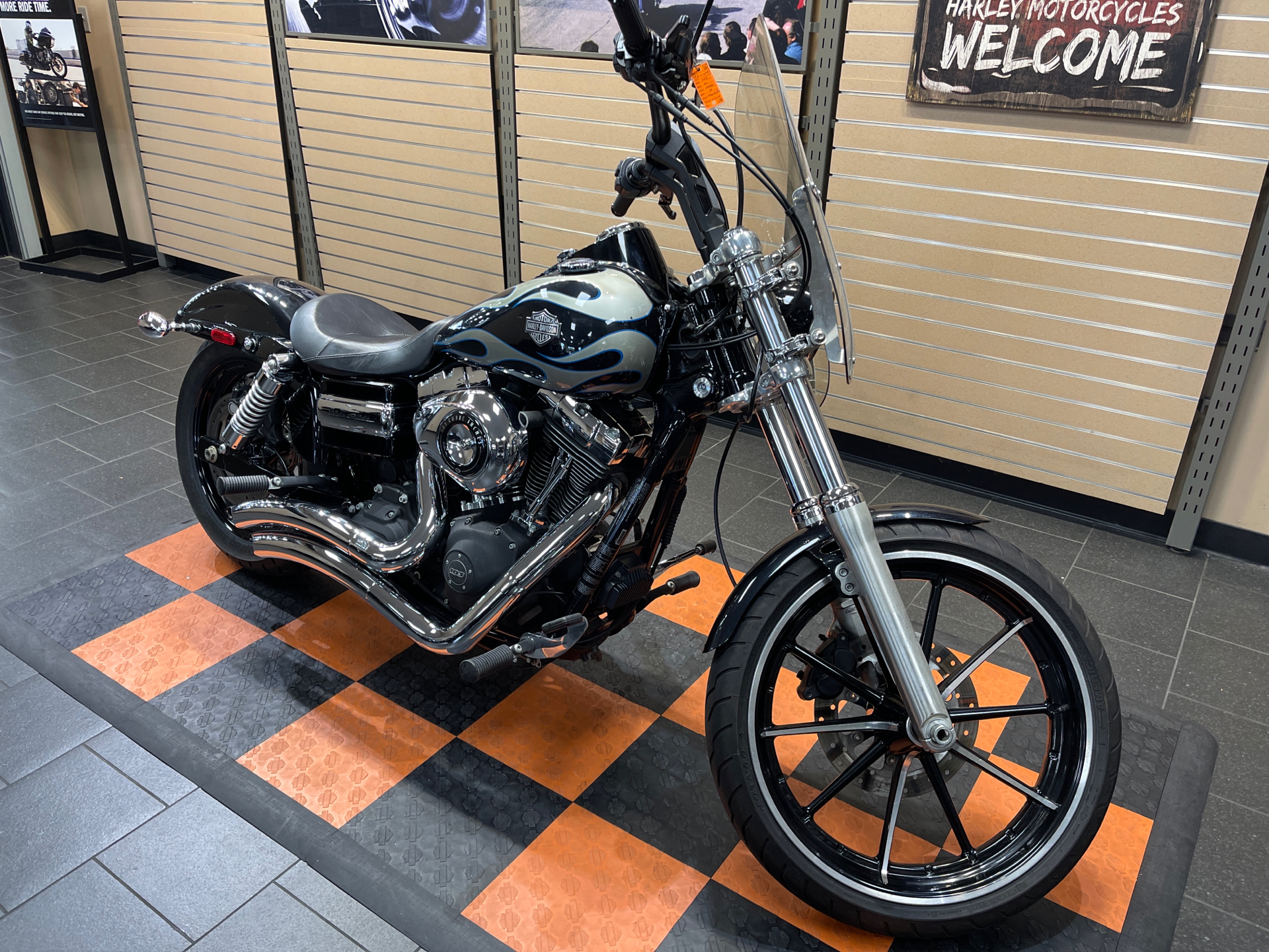 2013 Harley-Davidson Dyna® Wide Glide® in The Woodlands, Texas - Photo 2