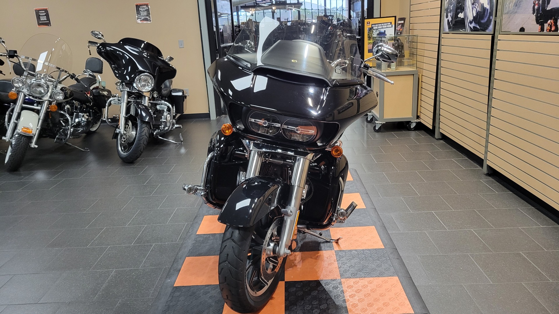 2019 Harley-Davidson Road Glide® Ultra in The Woodlands, Texas - Photo 2
