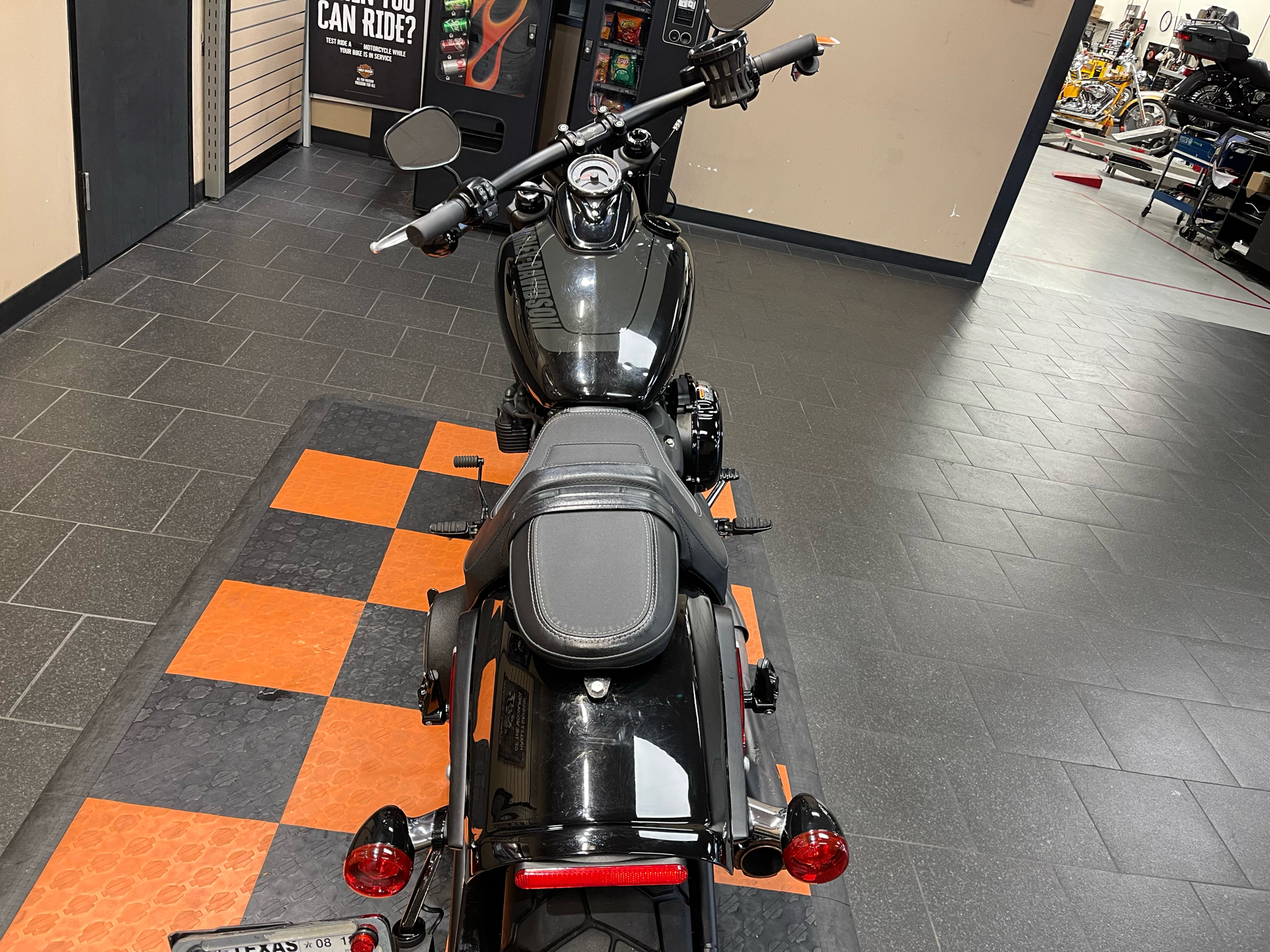 2018 Harley-Davidson Fat Bob® 107 in The Woodlands, Texas - Photo 5
