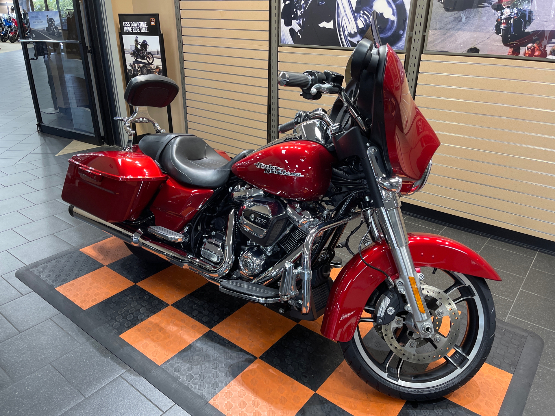 2019 Harley-Davidson Street Glide® in The Woodlands, Texas - Photo 2