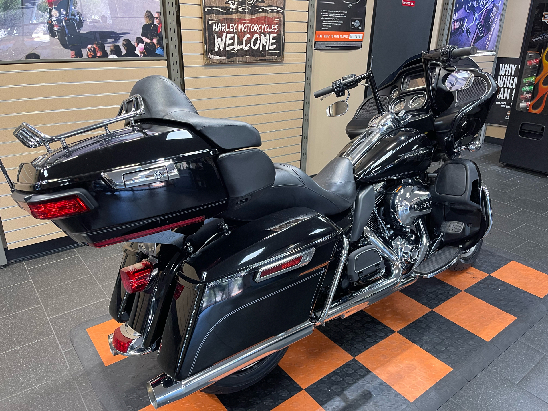 2016 Harley-Davidson Road Glide® Ultra in The Woodlands, Texas - Photo 6