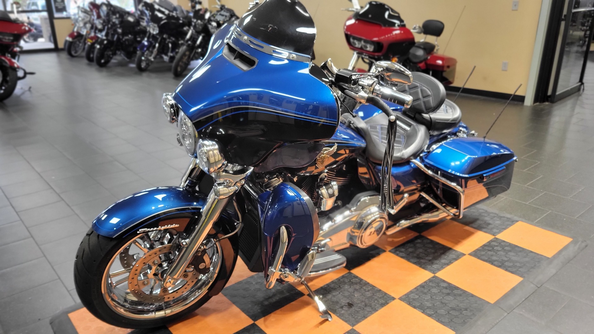 2018 Harley-Davidson 115th Anniversary Street Glide® in The Woodlands, Texas - Photo 3