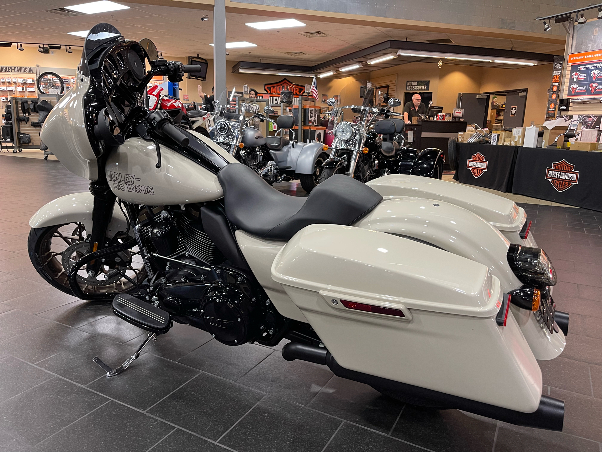 2023 Harley-Davidson Street Glide® ST in The Woodlands, Texas - Photo 5