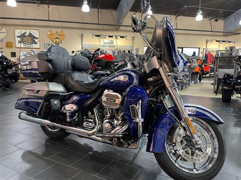 2016 Harley-Davidson CVO™ Limited in The Woodlands, Texas - Photo 2