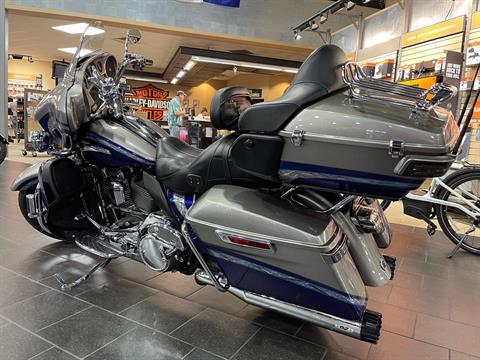 2016 Harley-Davidson CVO™ Limited in The Woodlands, Texas - Photo 5