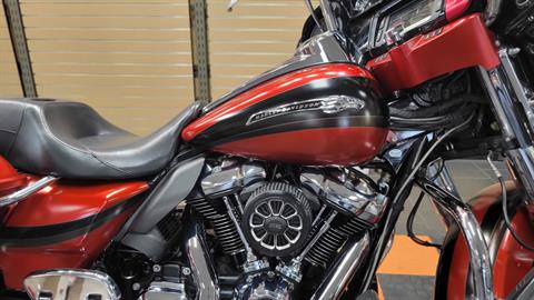 2017 Harley-Davidson Street Glide® Special in The Woodlands, Texas - Photo 7