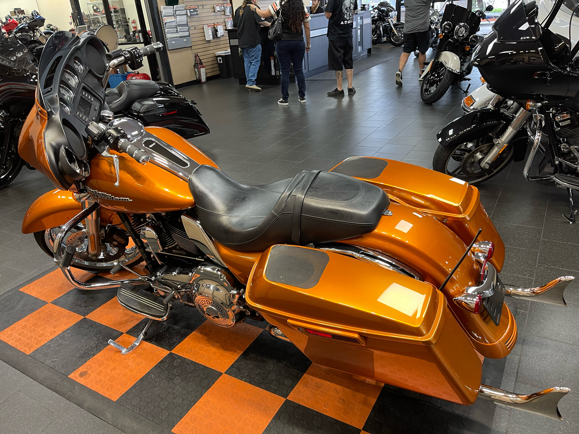 2016 Harley-Davidson Street Glide® in The Woodlands, Texas - Photo 4