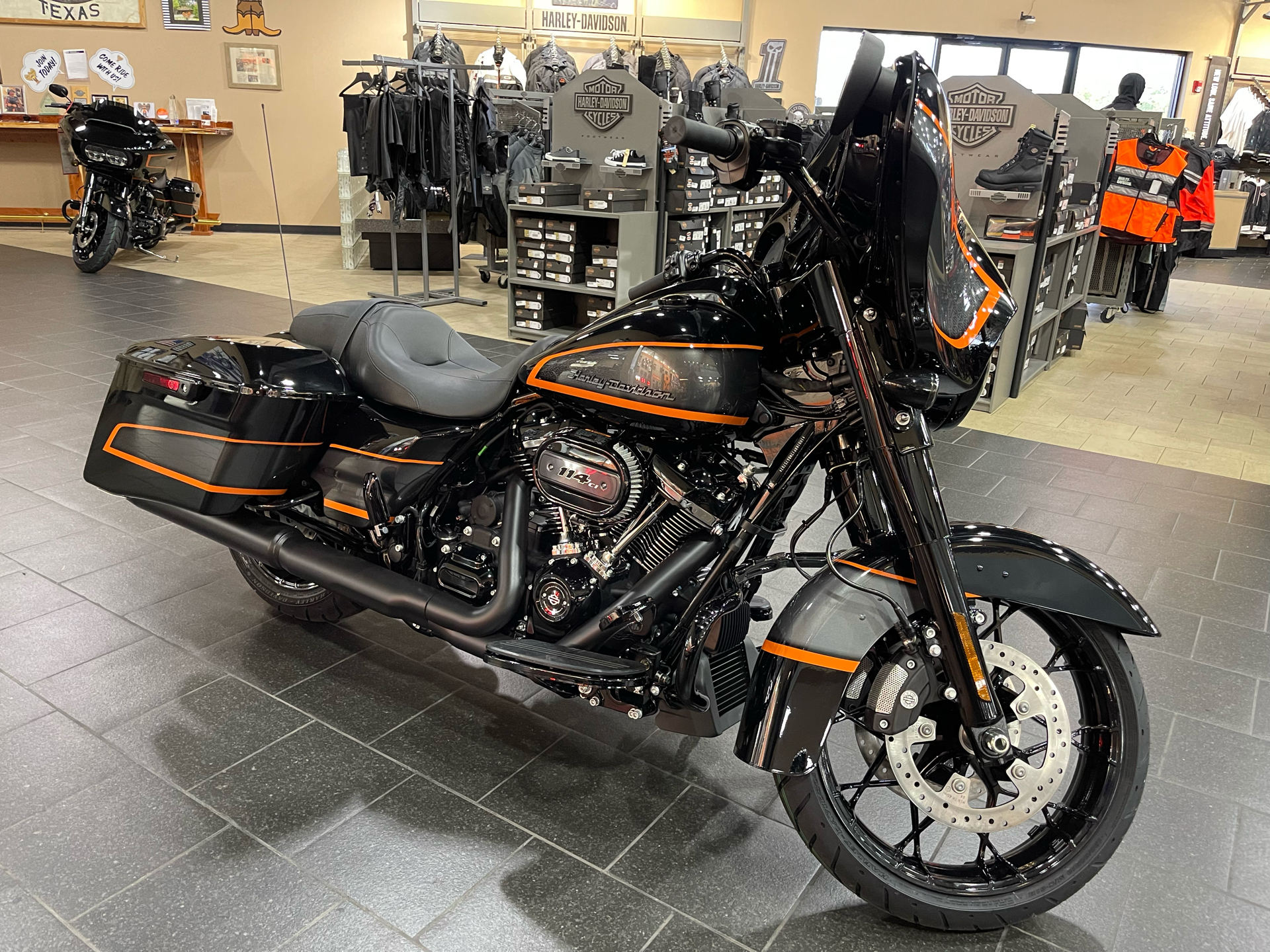 2022 Harley-Davidson Street Glide® Special in The Woodlands, Texas - Photo 2