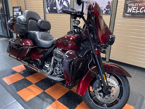 2018 Harley-Davidson CVO™ Limited in The Woodlands, Texas - Photo 2
