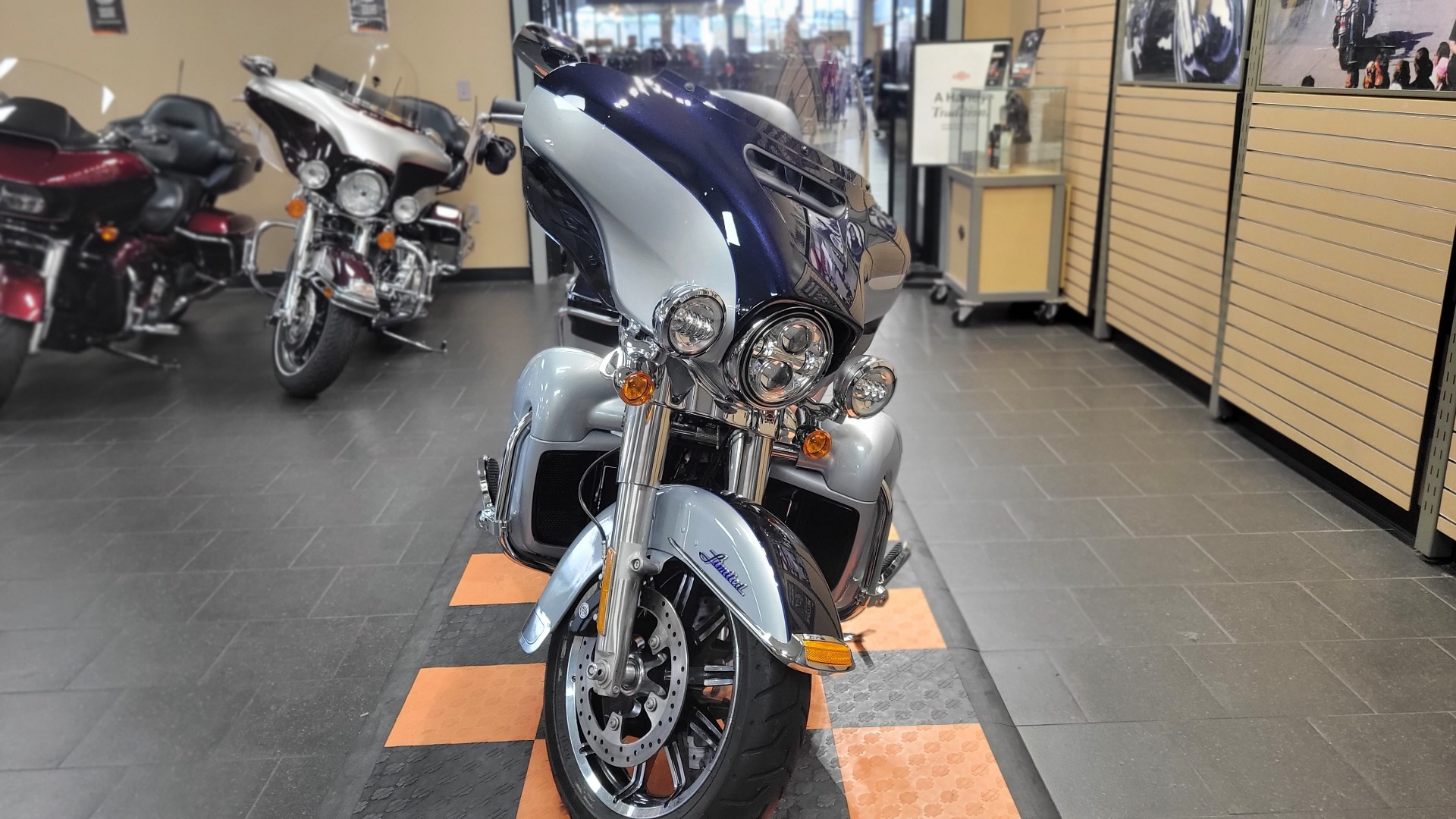 2019 Harley-Davidson Electra Glide® Ultra Classic® in The Woodlands, Texas - Photo 2
