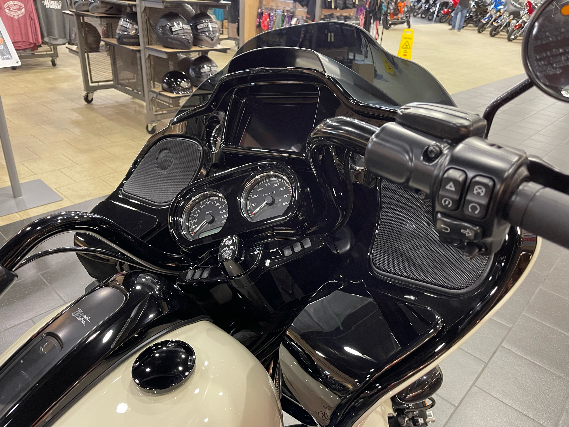2023 Harley-Davidson Road Glide® ST in The Woodlands, Texas - Photo 8