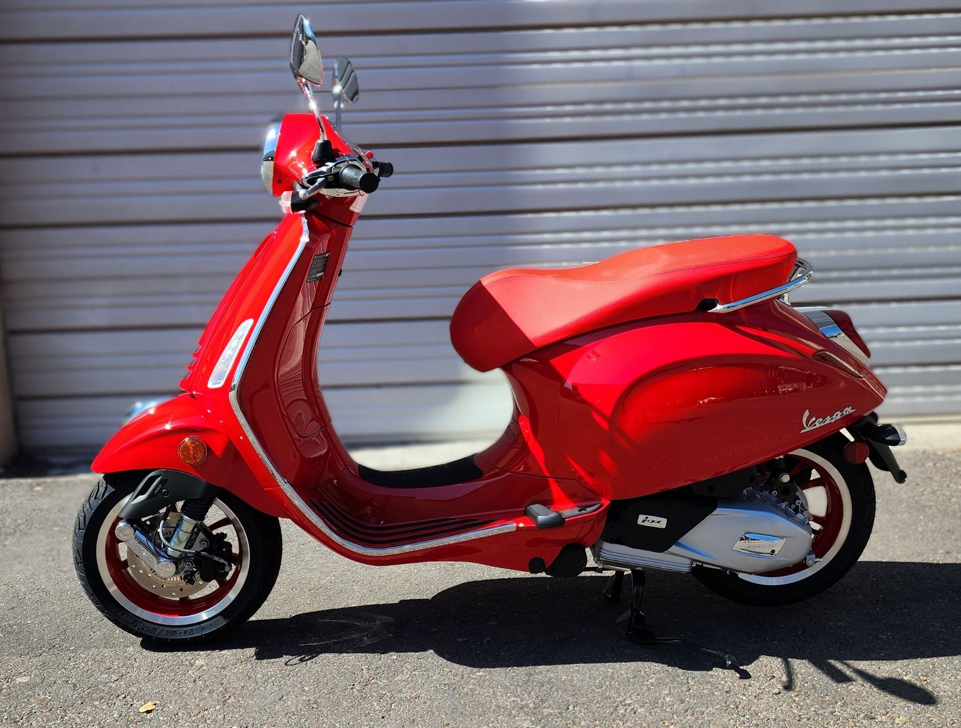 2024 Vespa Primavera 150 Red in Chandler, Arizona - Photo 5