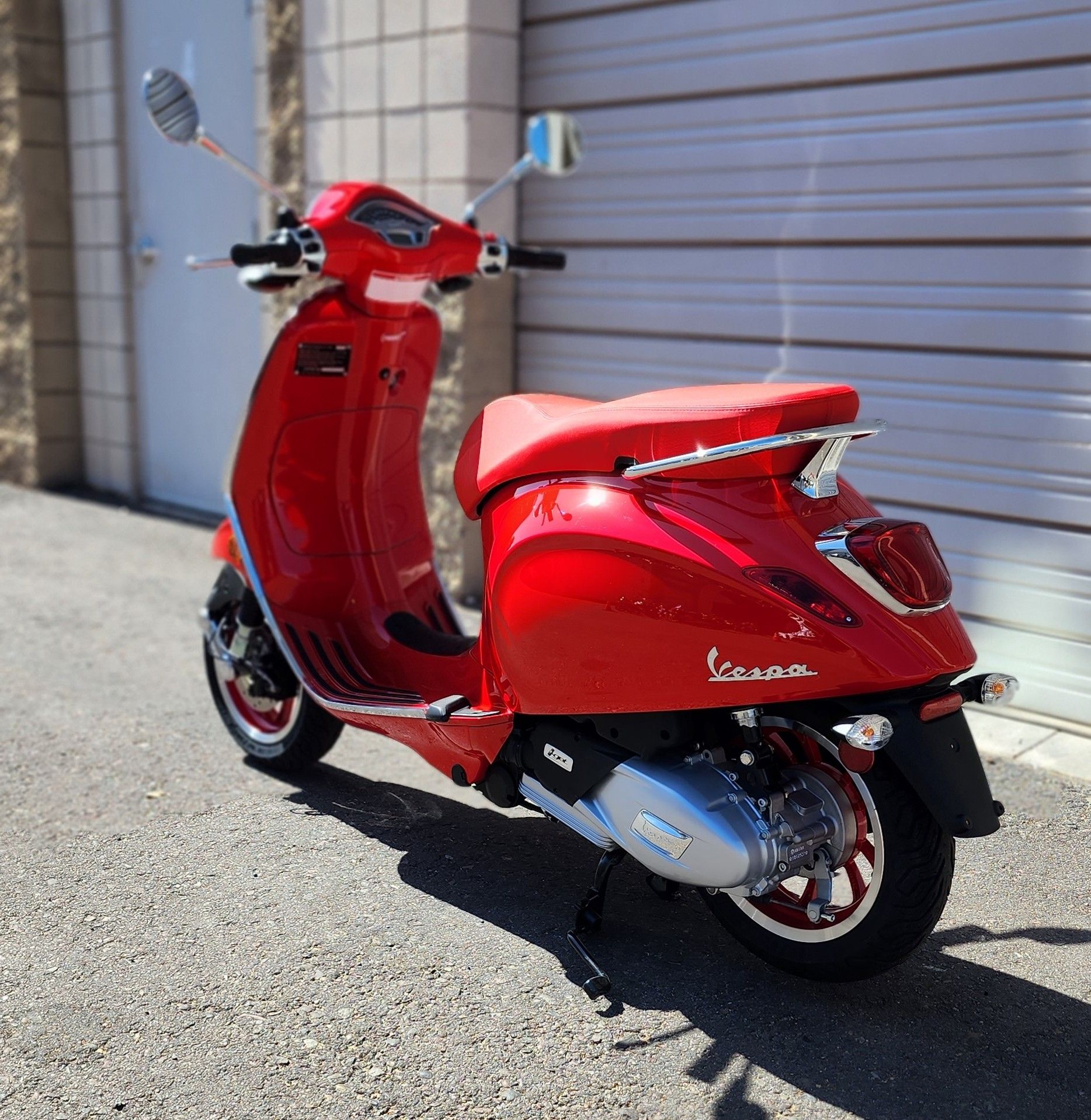 2024 Vespa Primavera 150 Red in Chandler, Arizona - Photo 6