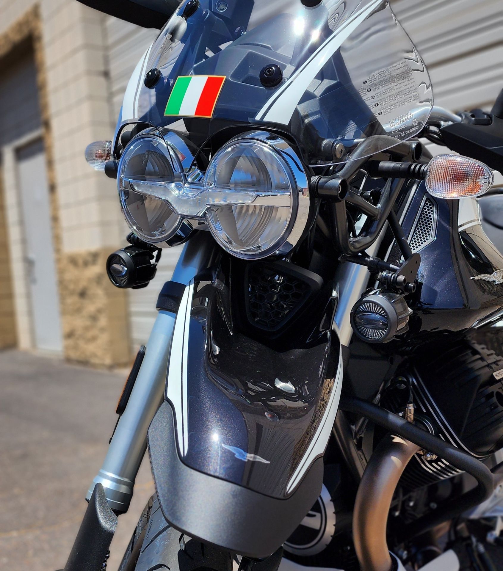2023 Moto Guzzi V85 TT Guardia D’onore in Chandler, Arizona - Photo 8