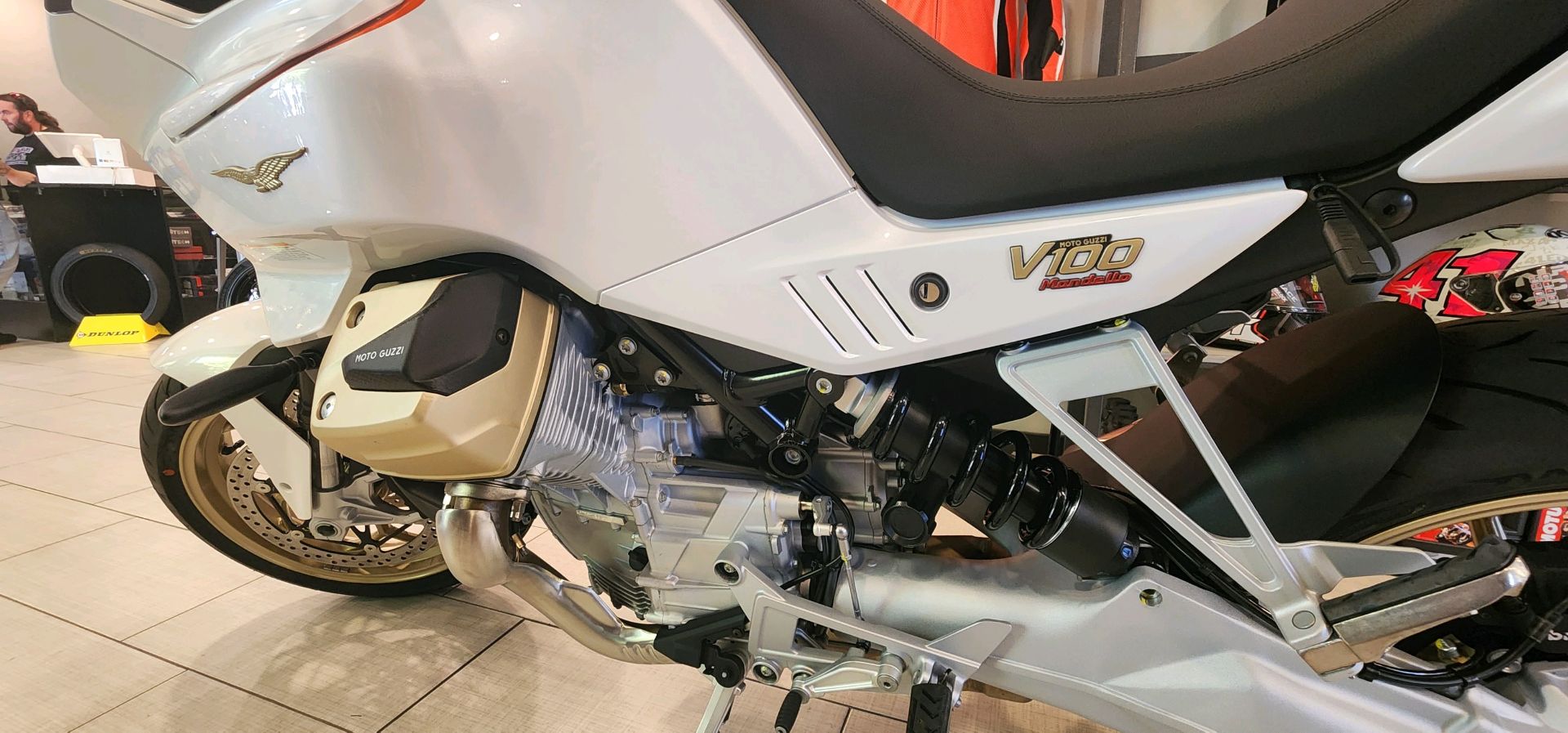 2023 Moto Guzzi V100 Mandello in Chandler, Arizona - Photo 10