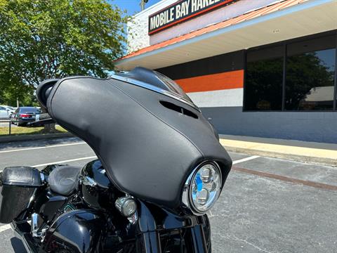 2016 Harley-Davidson CVO™ Street Glide® in Mobile, Alabama - Photo 2