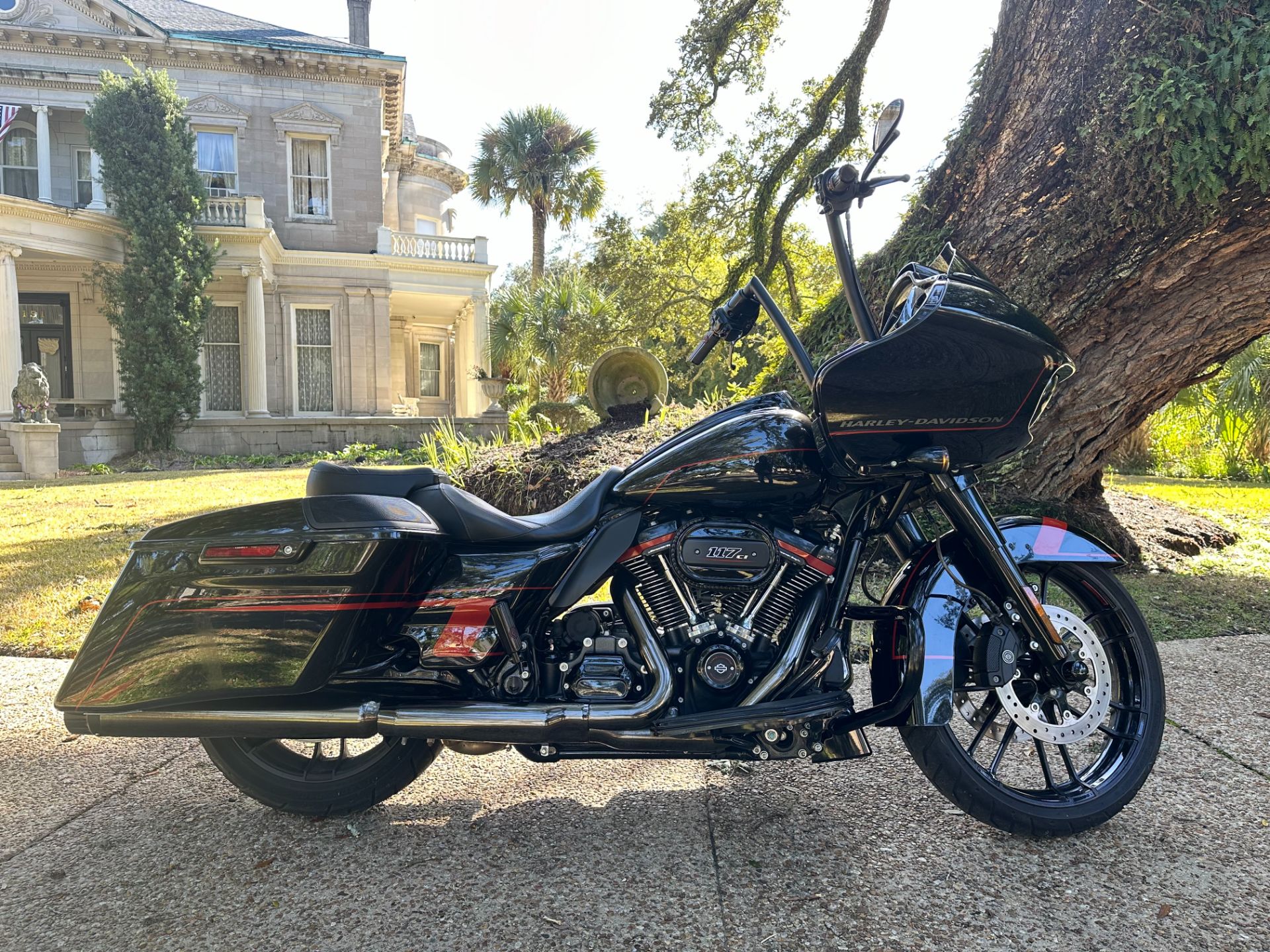 2018 Harley-Davidson CVO™ Road Glide® in Mobile, Alabama - Photo 3