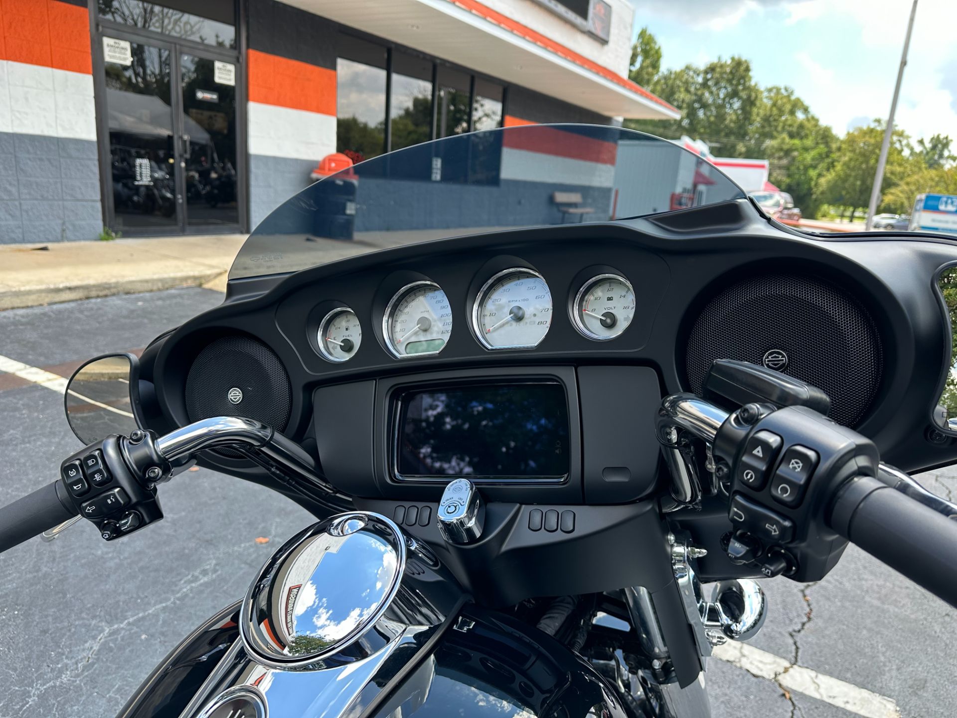 2023 Harley-Davidson Street Glide® in Mobile, Alabama - Photo 10