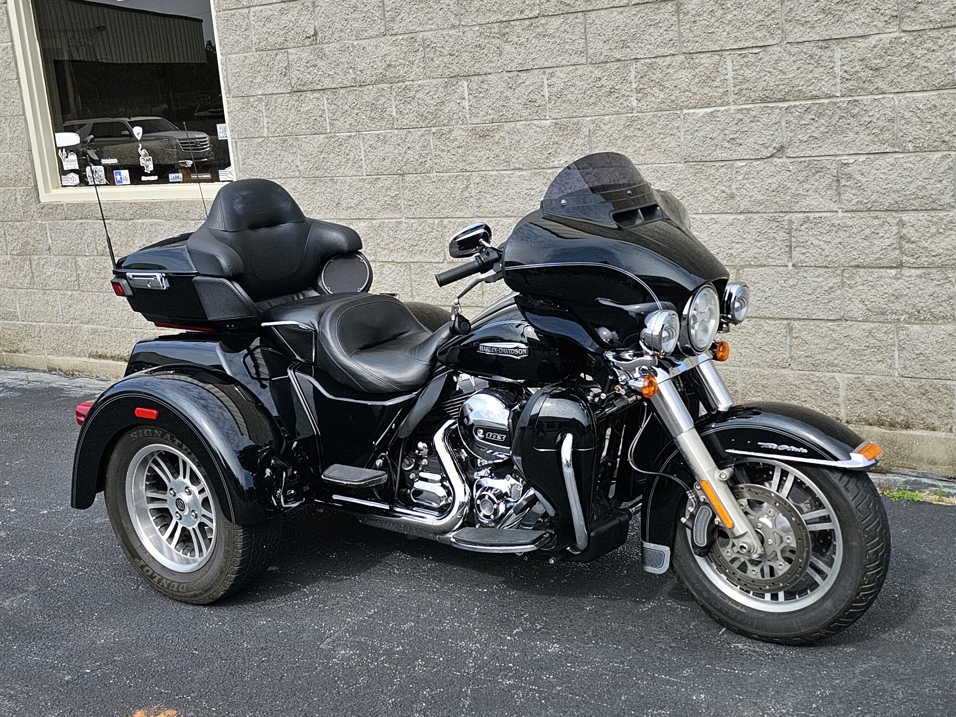 2015 Harley-Davidson Tri Glide® Ultra in Columbus, Georgia - Photo 2
