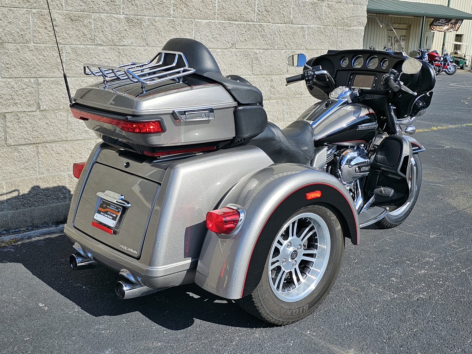 2016 Harley-Davidson Tri Glide® Ultra in Columbus, Georgia - Photo 9