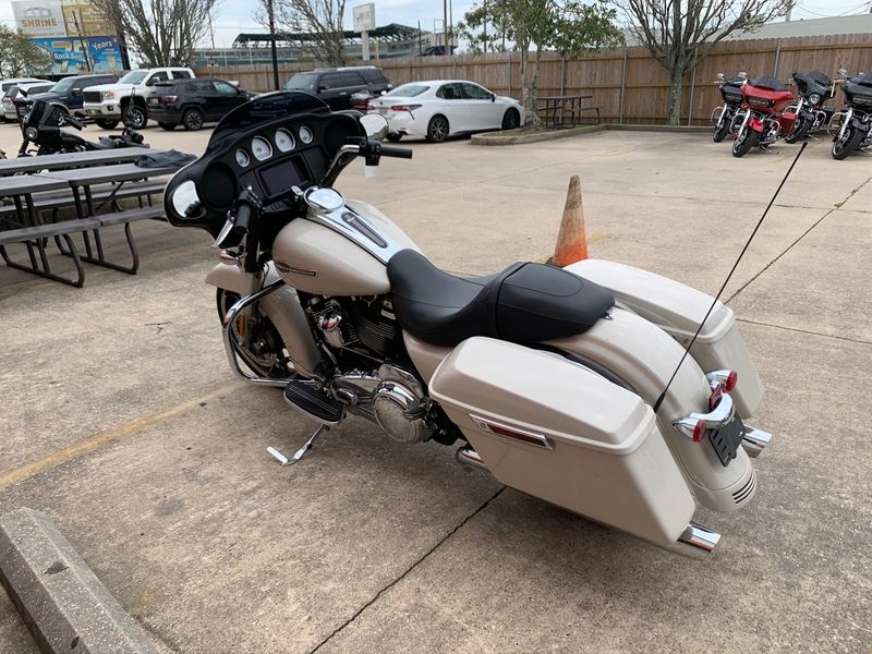 2022 Harley-Davidson Street Glide® in Metairie, Louisiana - Photo 18