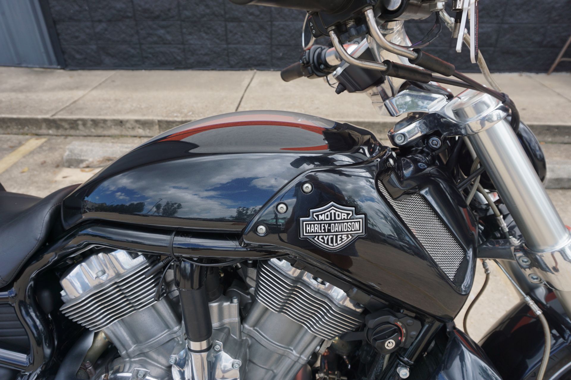 2013 Harley-Davidson V-Rod Muscle® in Metairie, Louisiana - Photo 2
