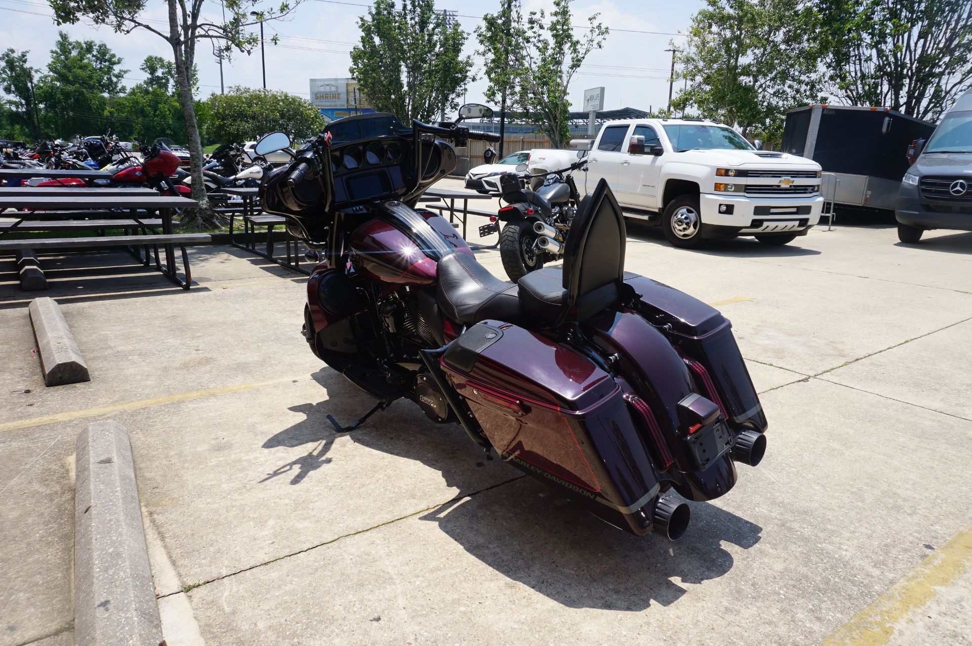 2019 Harley-Davidson CVO™ Street Glide® in Metairie, Louisiana - Photo 15