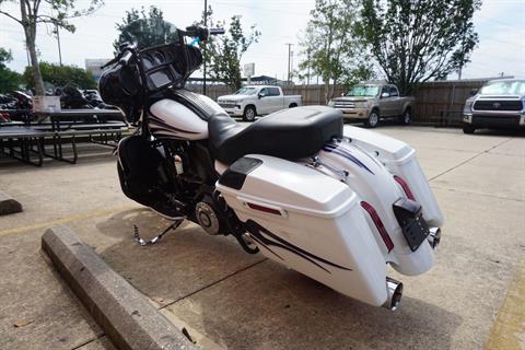 2016 Harley-Davidson CVO™ Street Glide® in Metairie, Louisiana - Photo 10