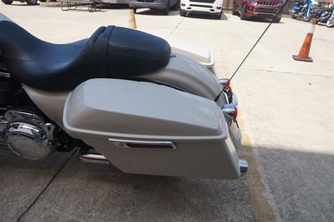 2022 Harley-Davidson Road Glide® in Metairie, Louisiana - Photo 9
