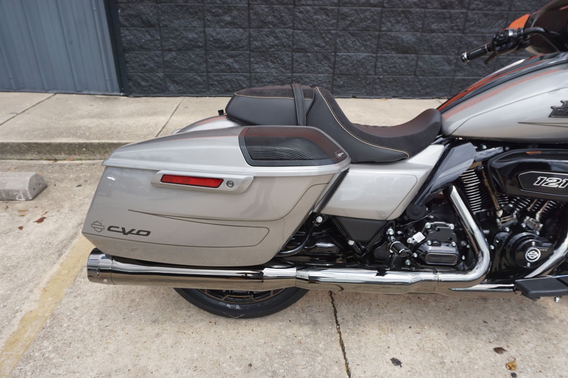 2023 Harley-Davidson CVO™ Street Glide® in Metairie, Louisiana - Photo 6