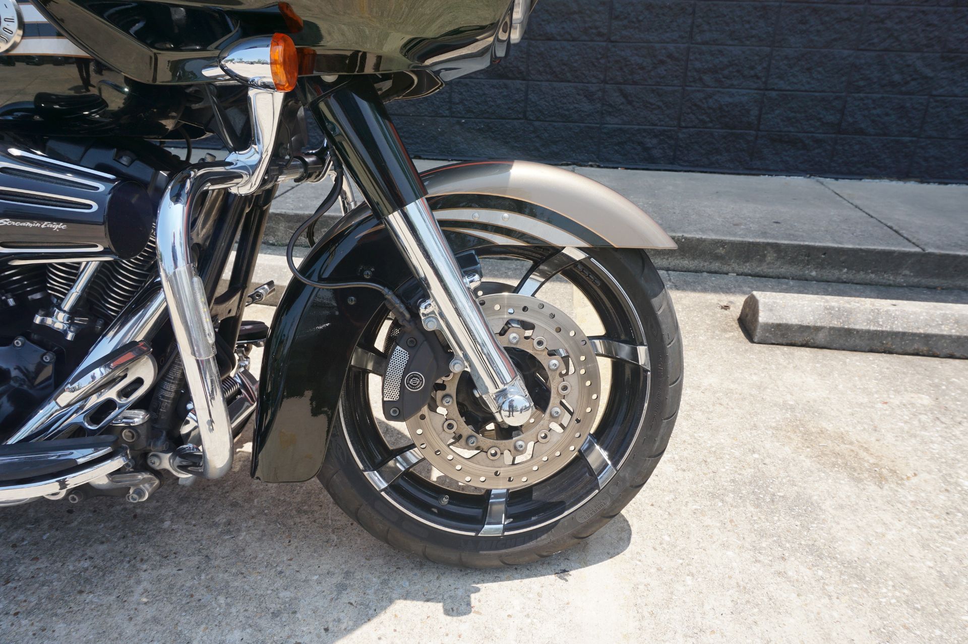 2013 Harley-Davidson CVO™ Road Glide® Custom in Metairie, Louisiana - Photo 2