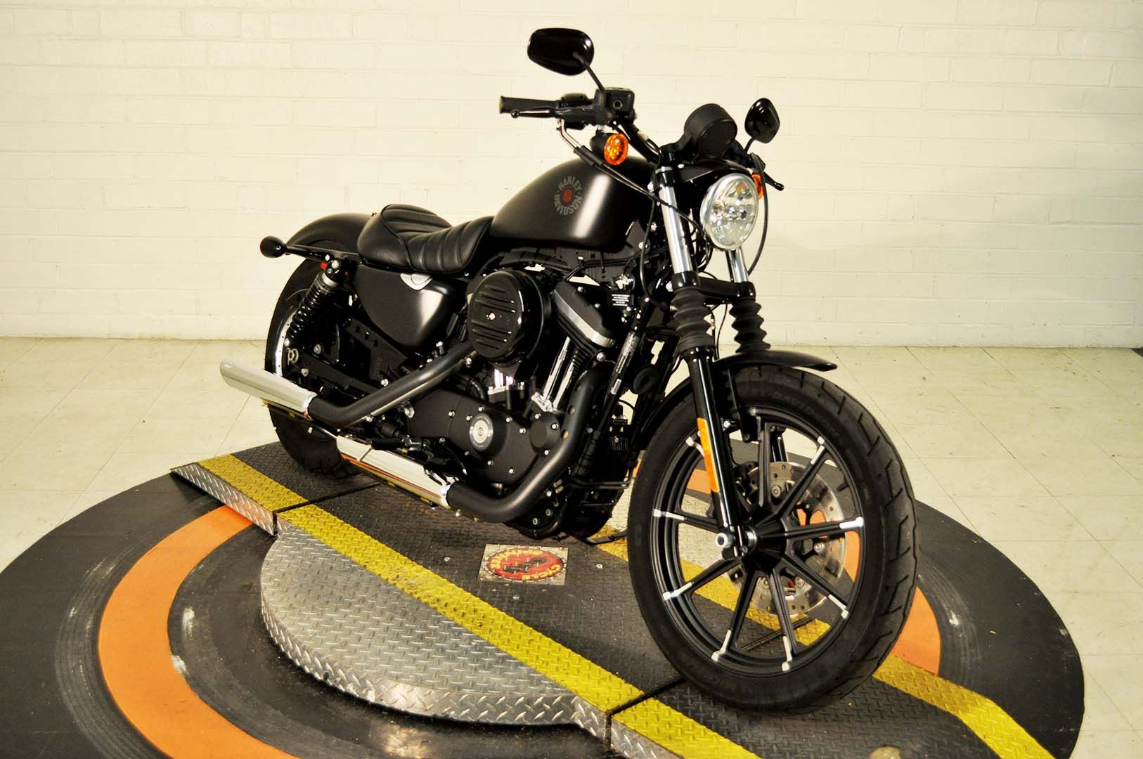 2019 Harley-Davidson Iron 883™ in Winston Salem, North Carolina - Photo 9