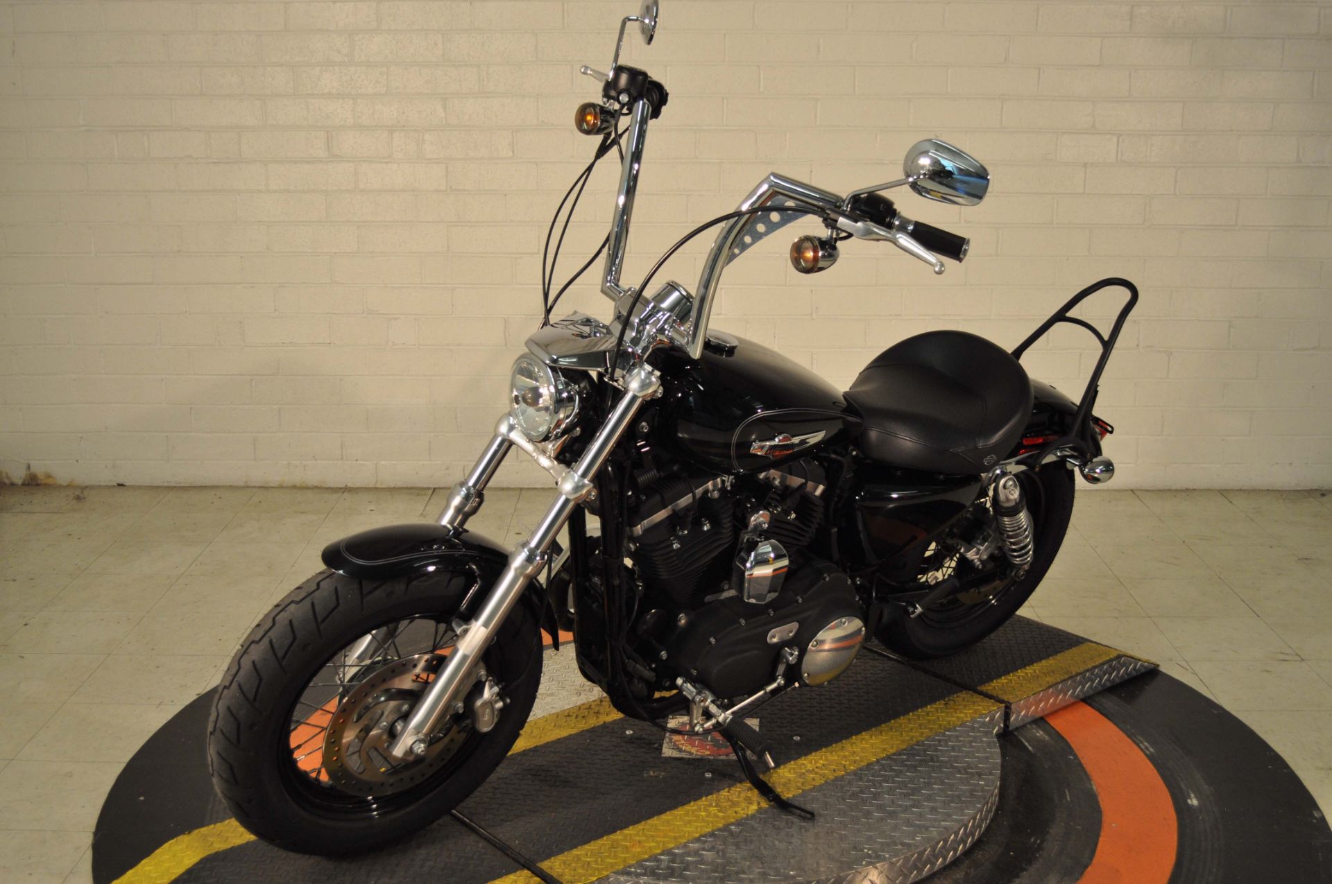 2016 Harley-Davidson 1200 Custom in Winston Salem, North Carolina - Photo 6