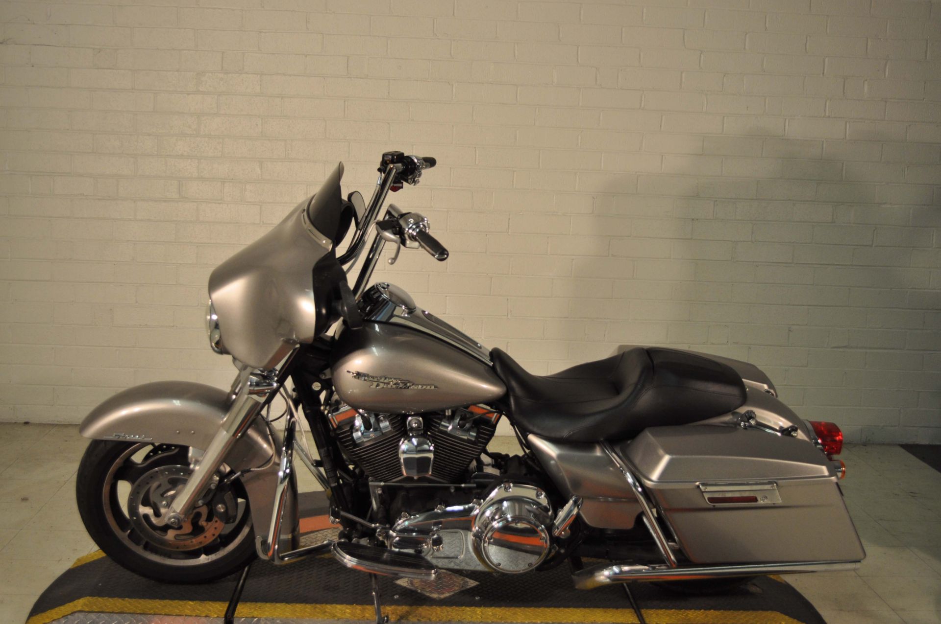 2009 Harley-Davidson Street Glide® in Winston Salem, North Carolina - Photo 5