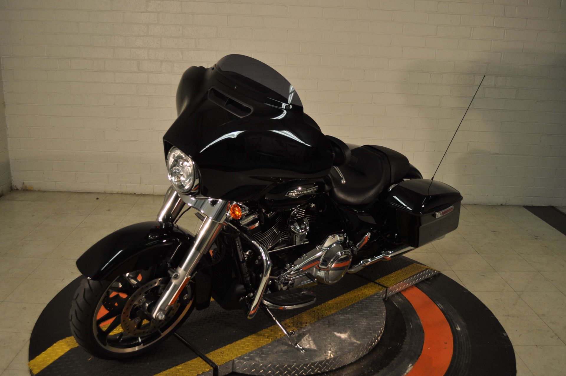 2021 Harley-Davidson Street Glide® in Winston Salem, North Carolina - Photo 6