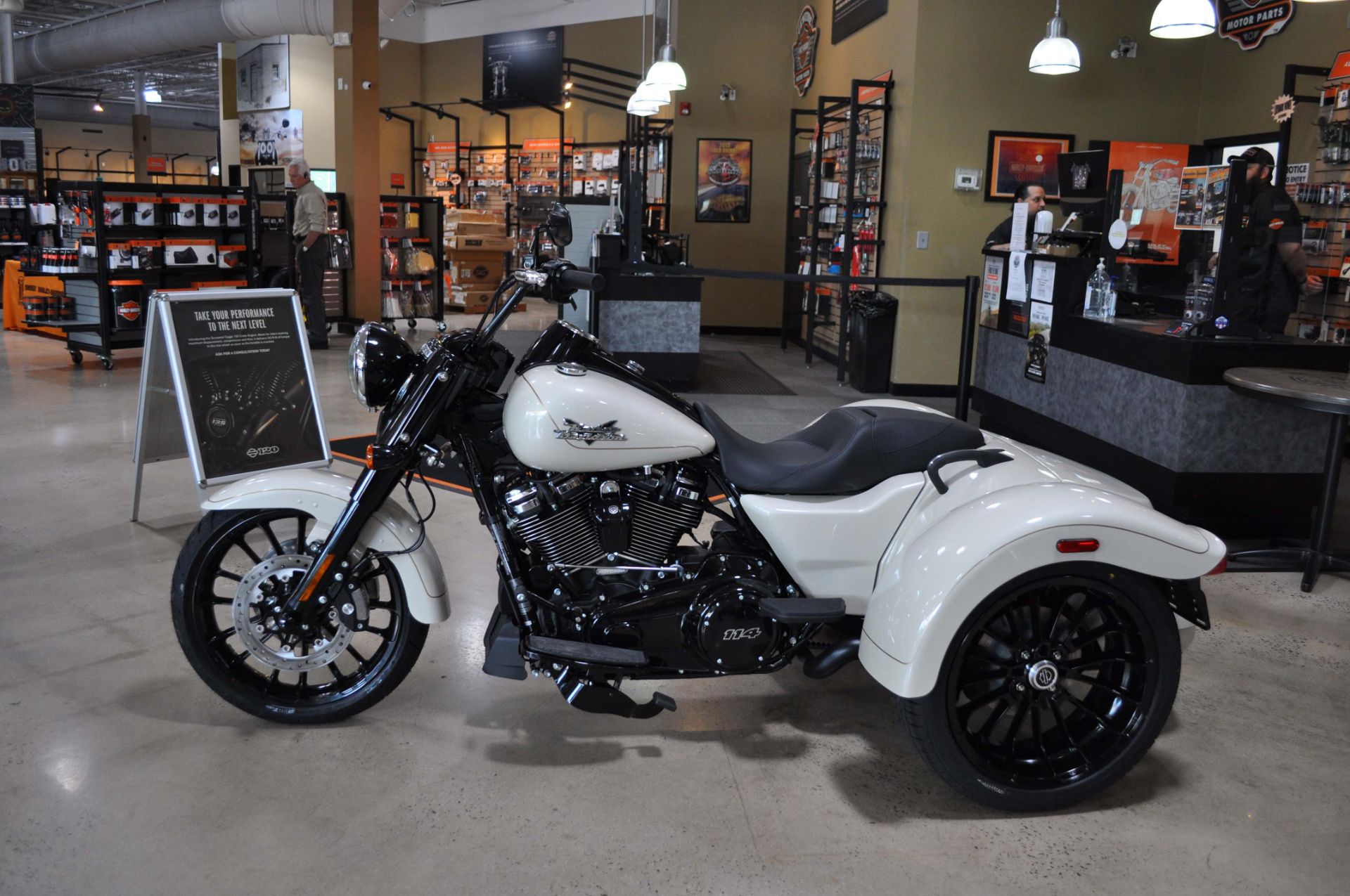2023 Harley-Davidson Freewheeler® in Winston Salem, North Carolina - Photo 2