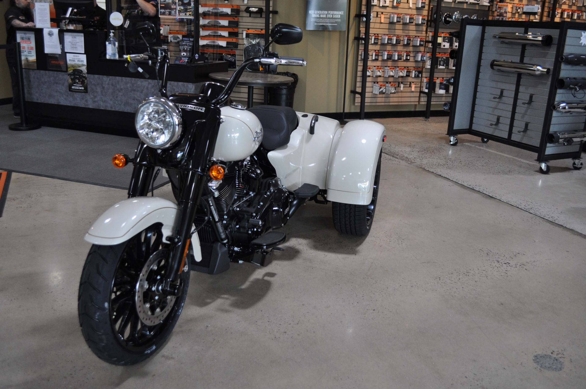 2023 Harley-Davidson Freewheeler® in Winston Salem, North Carolina - Photo 2