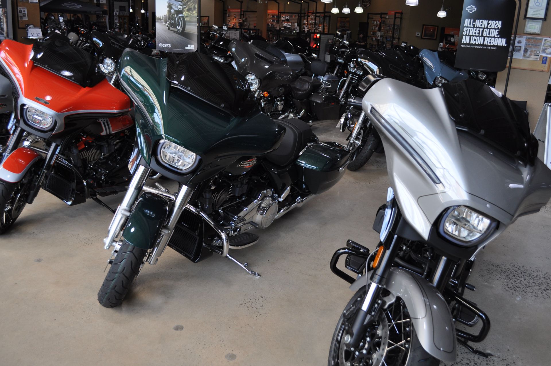 2024 Harley-Davidson Street Glide® in Winston Salem, North Carolina - Photo 2