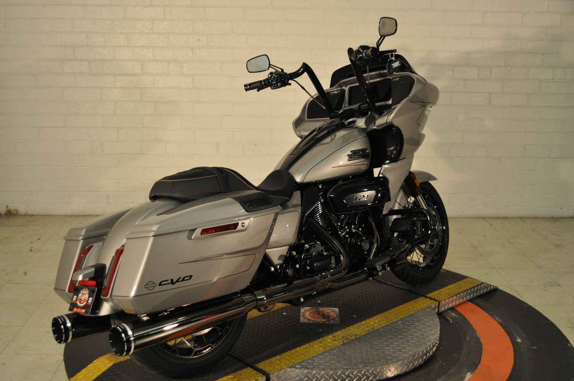 2023 Harley-Davidson CVO™ Road Glide® in Winston Salem, North Carolina - Photo 11