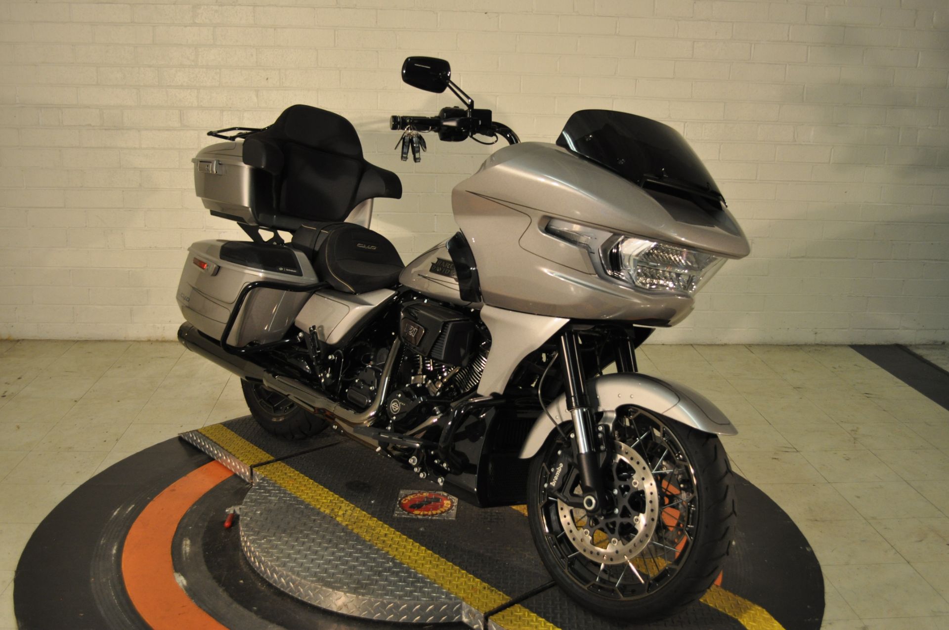 2023 Harley-Davidson CVO™ Road Glide® in Winston Salem, North Carolina - Photo 2