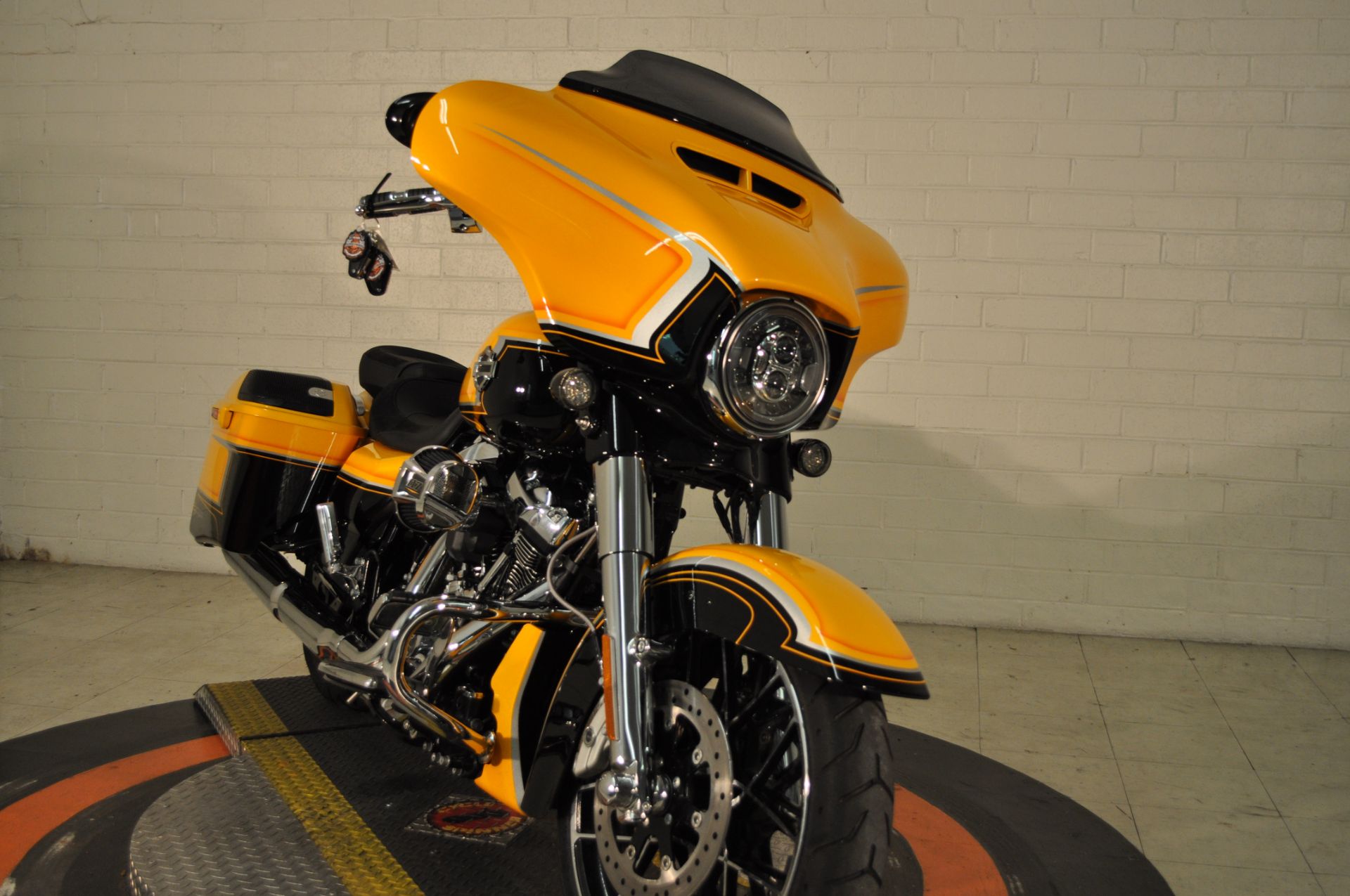 2022 Harley-Davidson CVO™ Street Glide® in Winston Salem, North Carolina - Photo 25