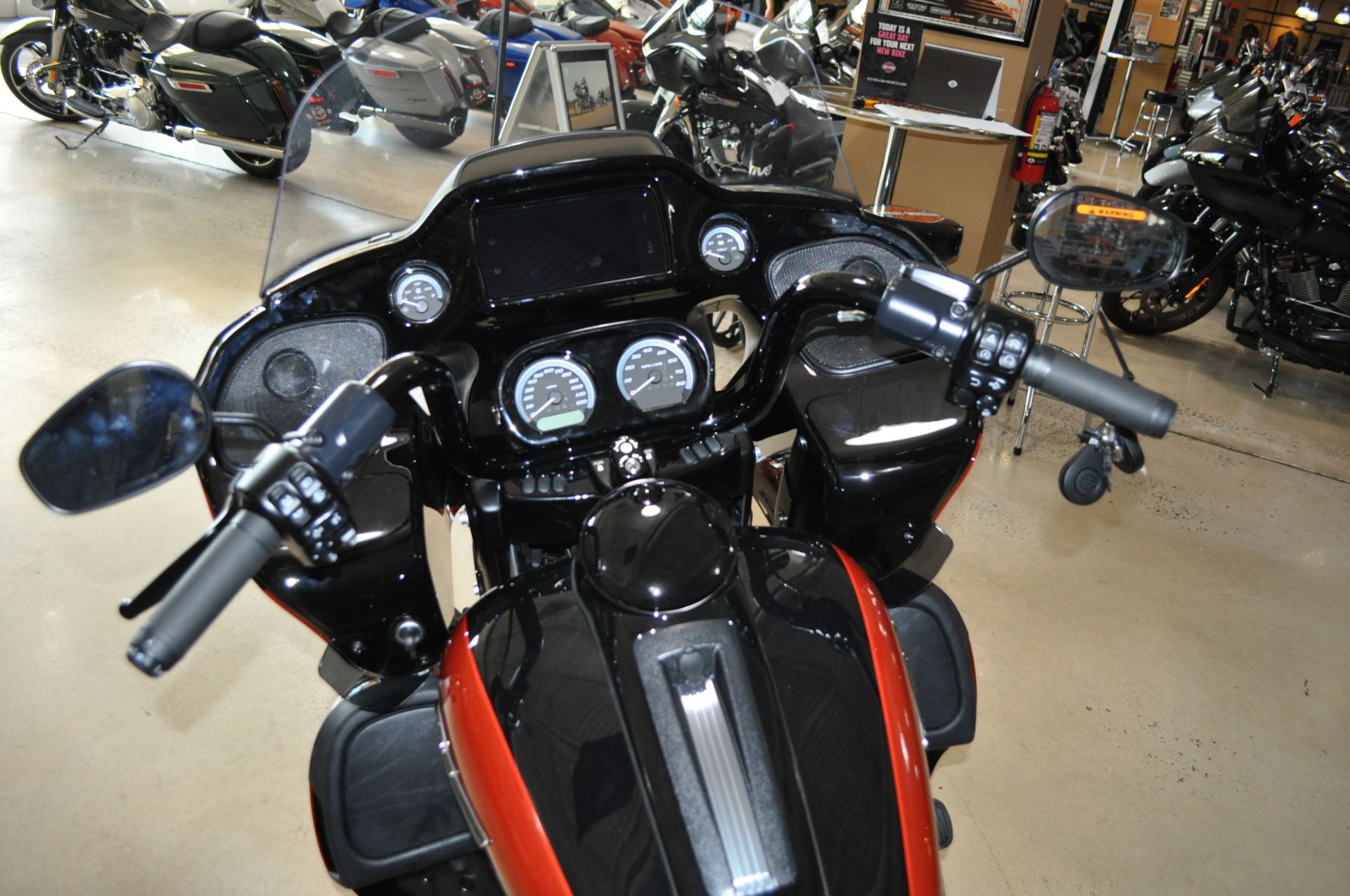 2024 Harley-Davidson Road Glide® Limited in Winston Salem, North Carolina - Photo 9