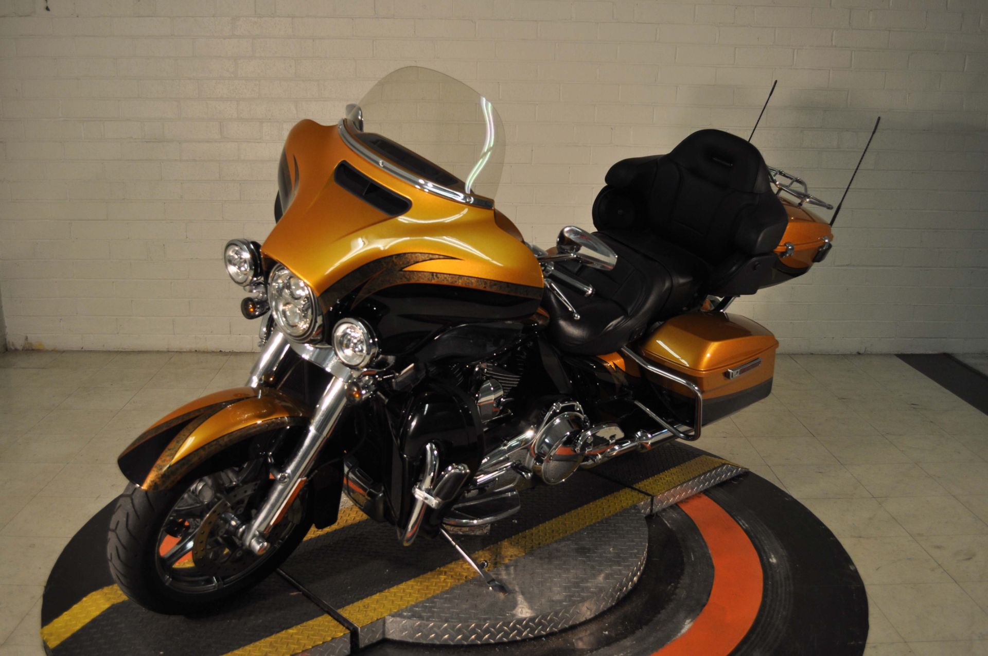 2015 Harley-Davidson CVO™ Limited in Winston Salem, North Carolina - Photo 5