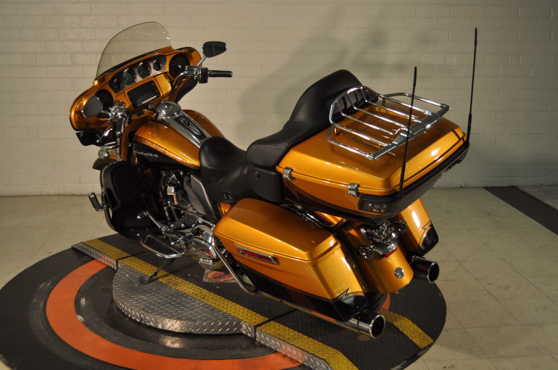 2015 Harley-Davidson CVO™ Limited in Winston Salem, North Carolina - Photo 3