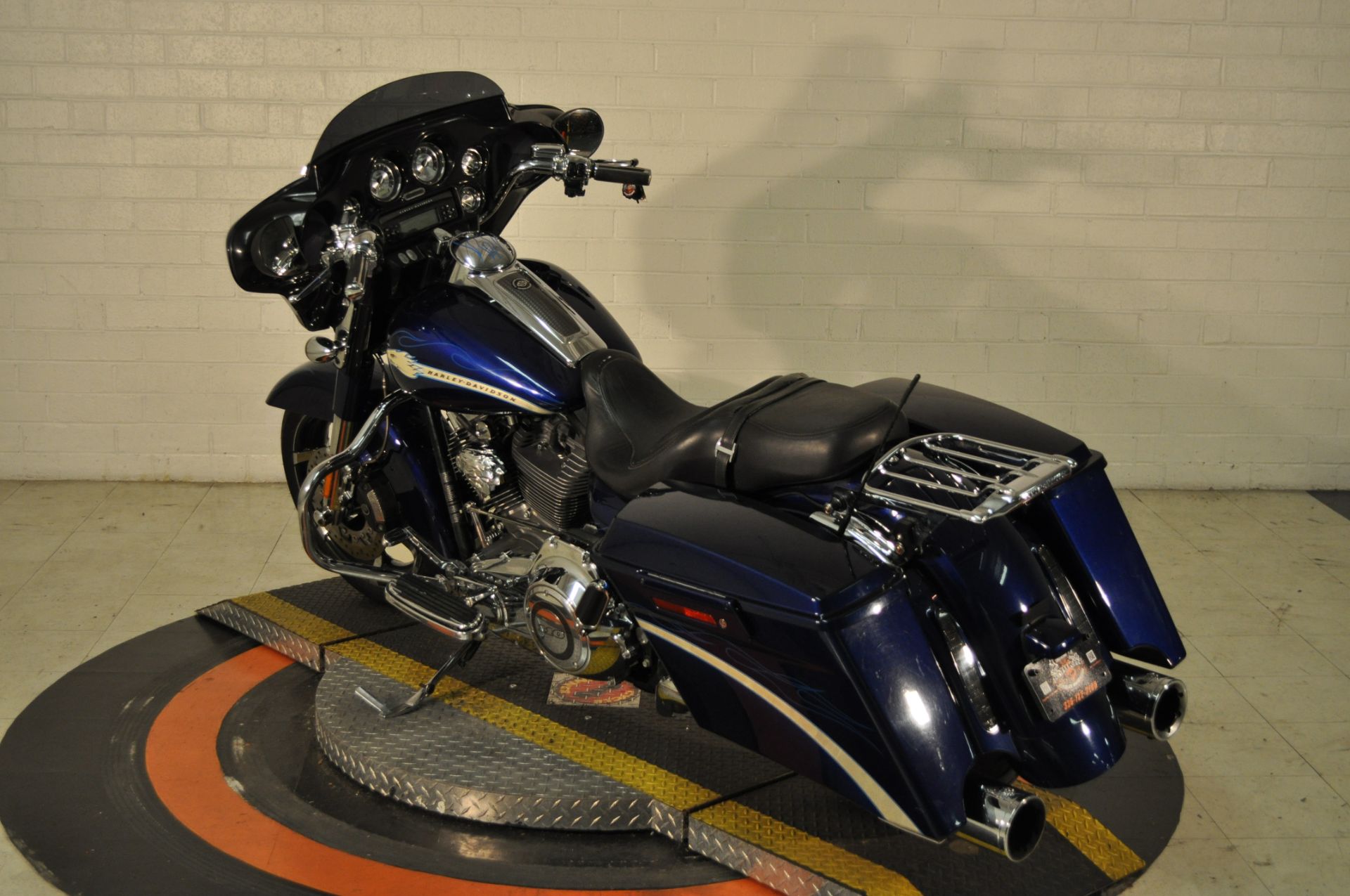 2010 Harley-Davidson CVO™ Street Glide® in Winston Salem, North Carolina - Photo 17