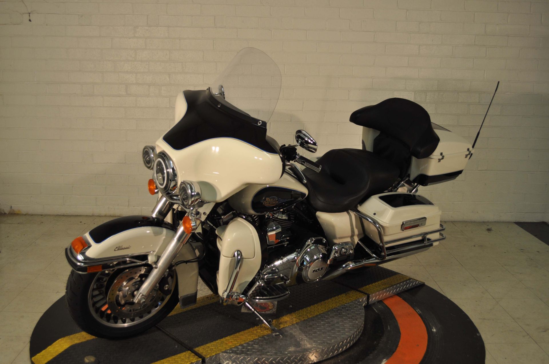2012 Harley-Davidson Electra Glide® Classic in Winston Salem, North Carolina - Photo 6