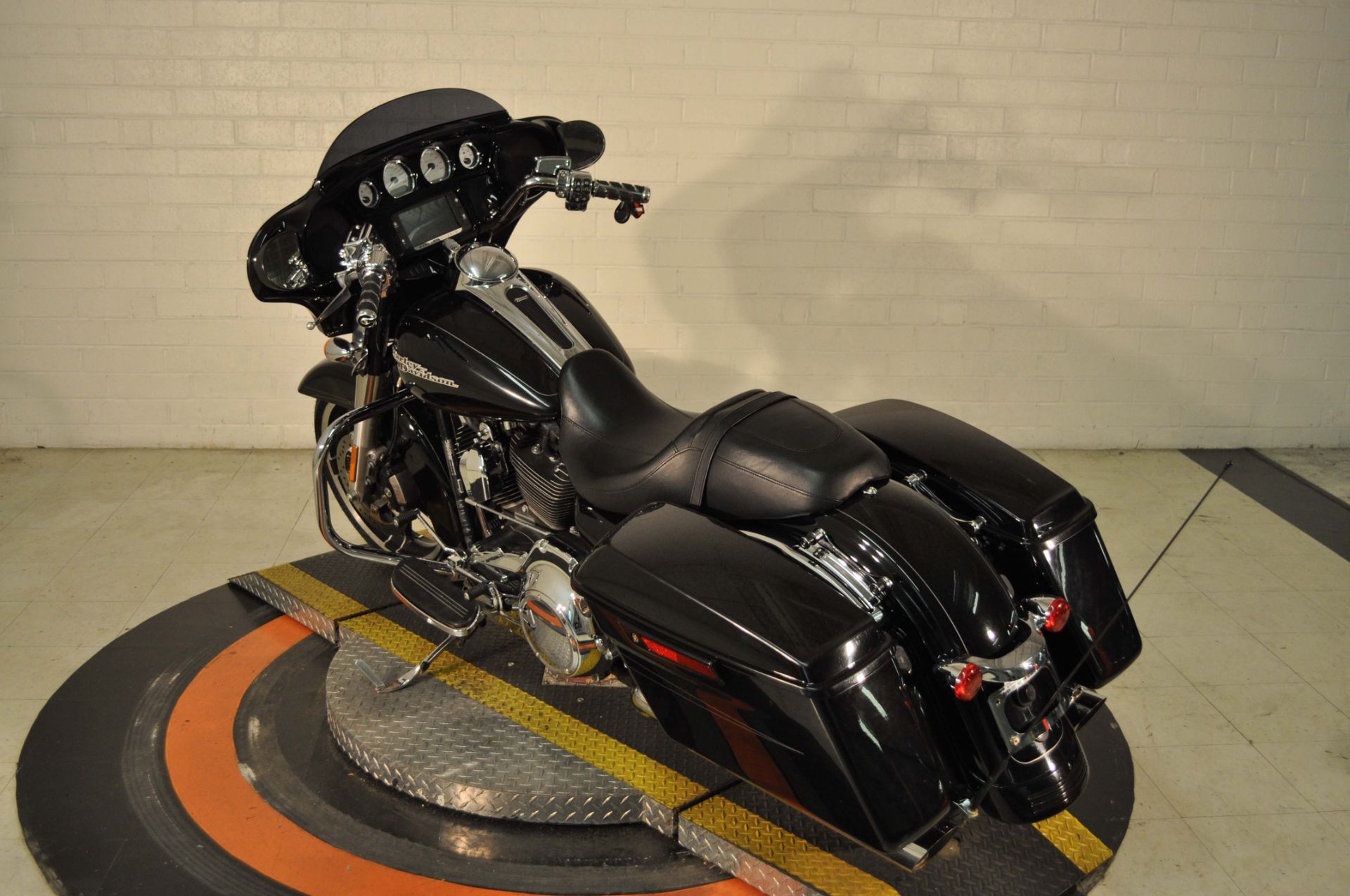2016 Harley-Davidson Street Glide® Special in Winston Salem, North Carolina - Photo 4